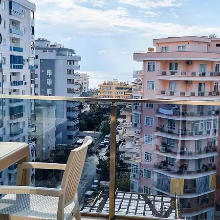 Living Like Locals. Mahmutlar *